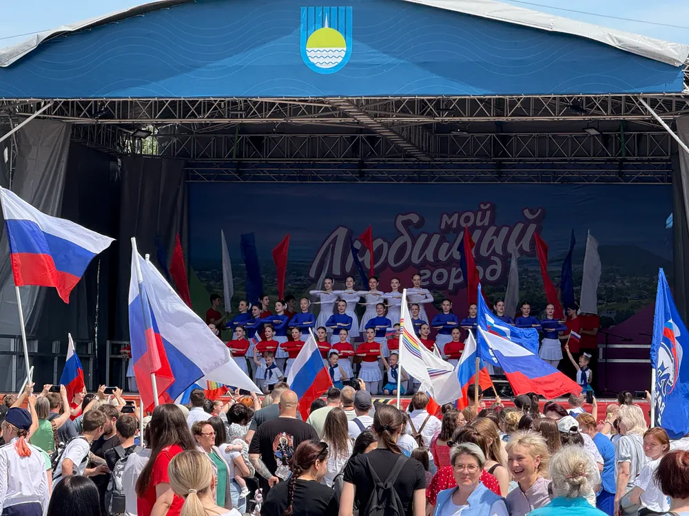 Торжественно отметили День России в ЕАО: новые паспорта и яркие выступления