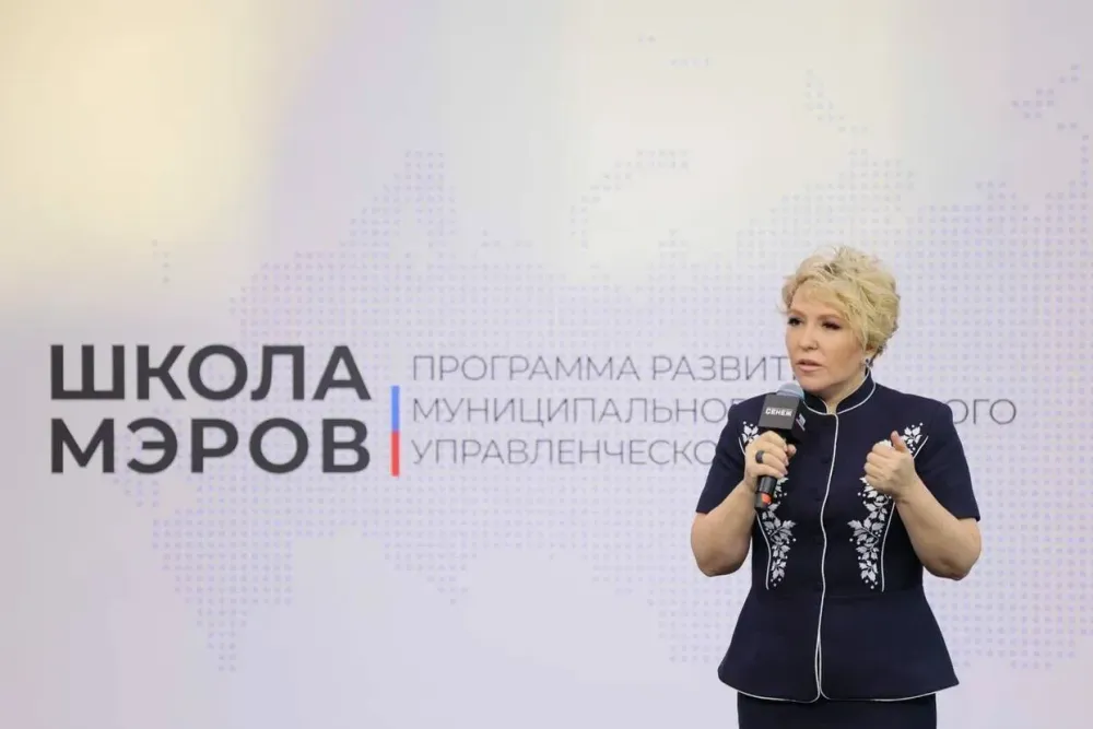 Евгений Башкиров и Татьяна Кудинова из ЕАО получили дипломы «Школы мэров»