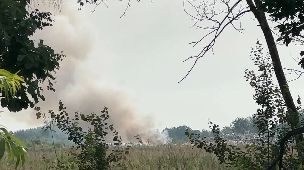 В Биробиджане сейчас горит городской мусорный полигон