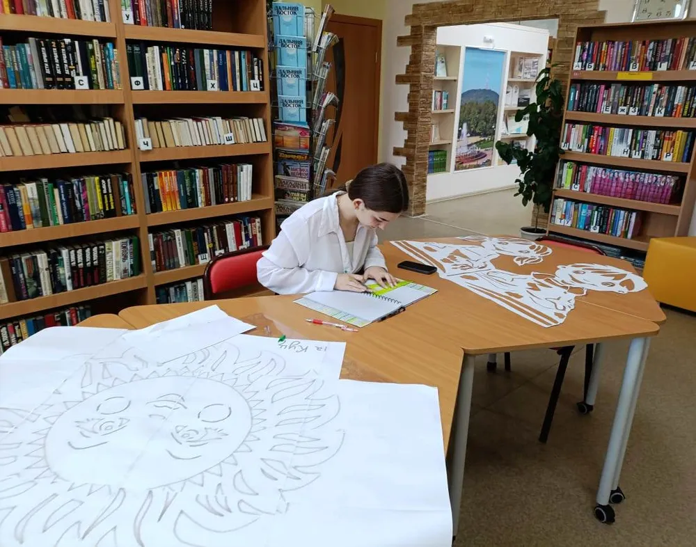Участвуют в летней занятости и поддерживают библиотечное дело школьники в Биробиджане