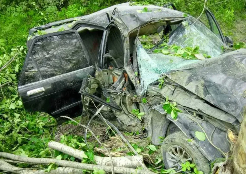 Извлекли из искорёженного авто и передали медикам: утреннее ДТП в ЕАО