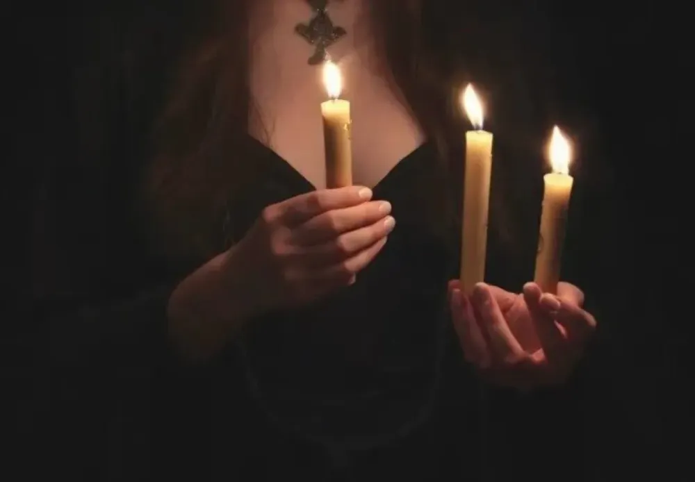 Манипуляции с драгоценностями в носке чуть не лишили пенсионерку из Хабаровска 300 тысяч рублей