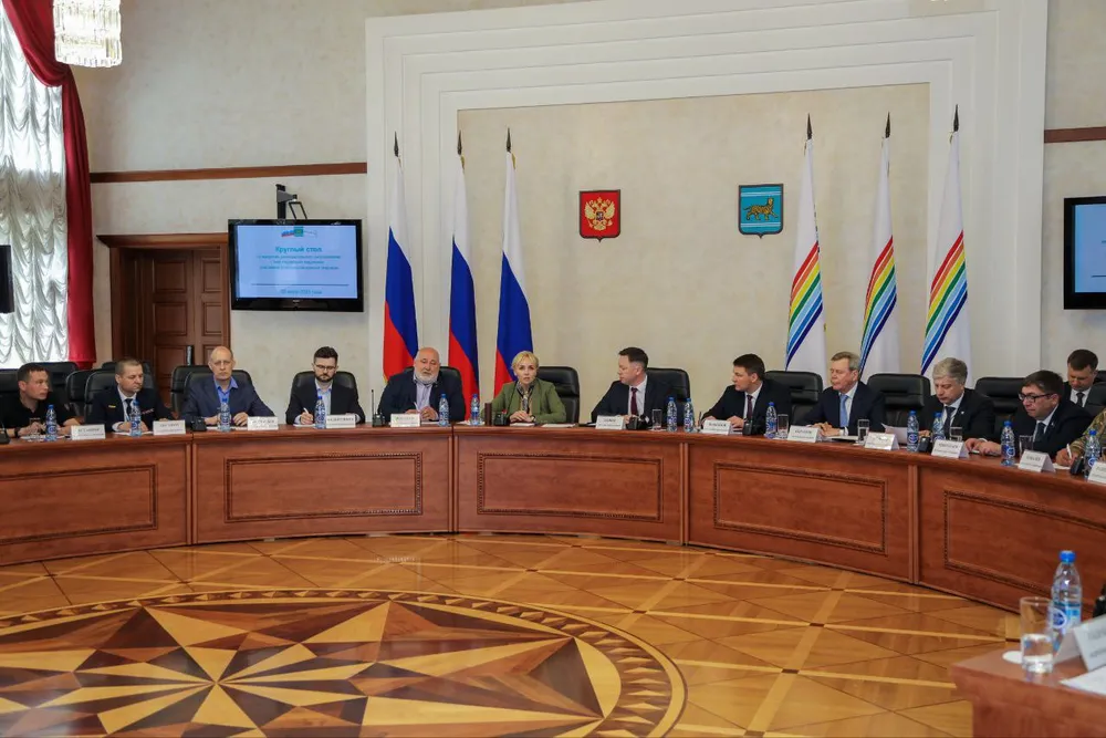 Круглый стол по поддержке ветеранов СВО и законодательству прошел в Биробиджане