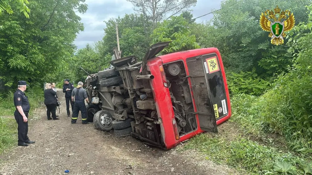 Автобус с детьми перевернулся в Хабаровском крае, пострадали 14 человек