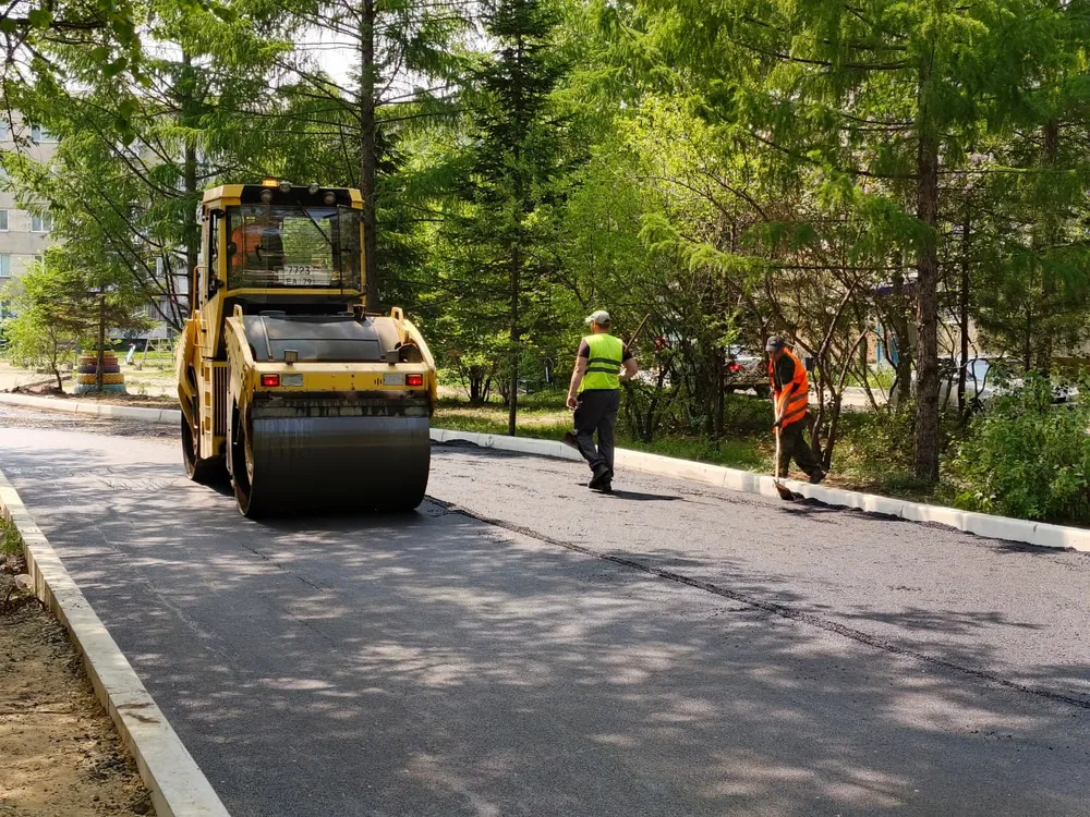 Дворы Биробиджана преображаются: Масштабное асфальтирование в микрорайоне им. Бумагина
