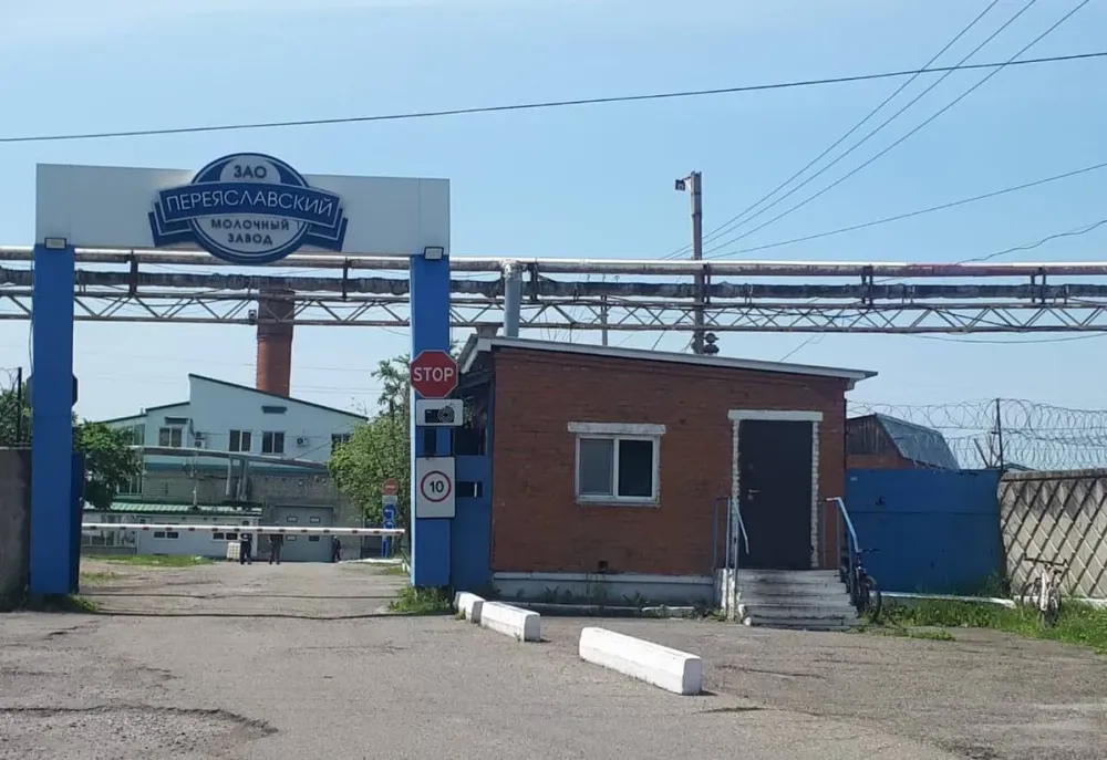 Работника склада раздавило насмерть из-за нарушений условий труда на предприятии в Хабаровском крае