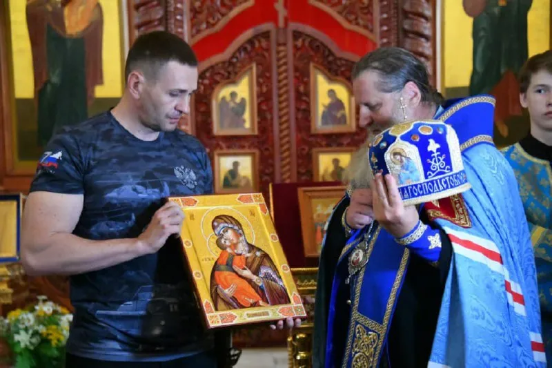 Посетил Свято-Петропавловский женский монастырь губернатор Хабаровского края