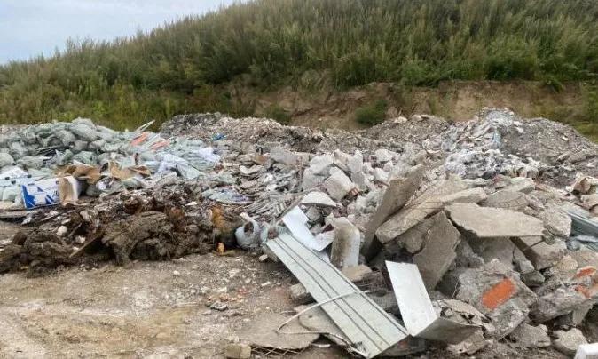 Более 820 000 рублей за загрязнение земли отходами взыскали с землепользователя Хабаровска