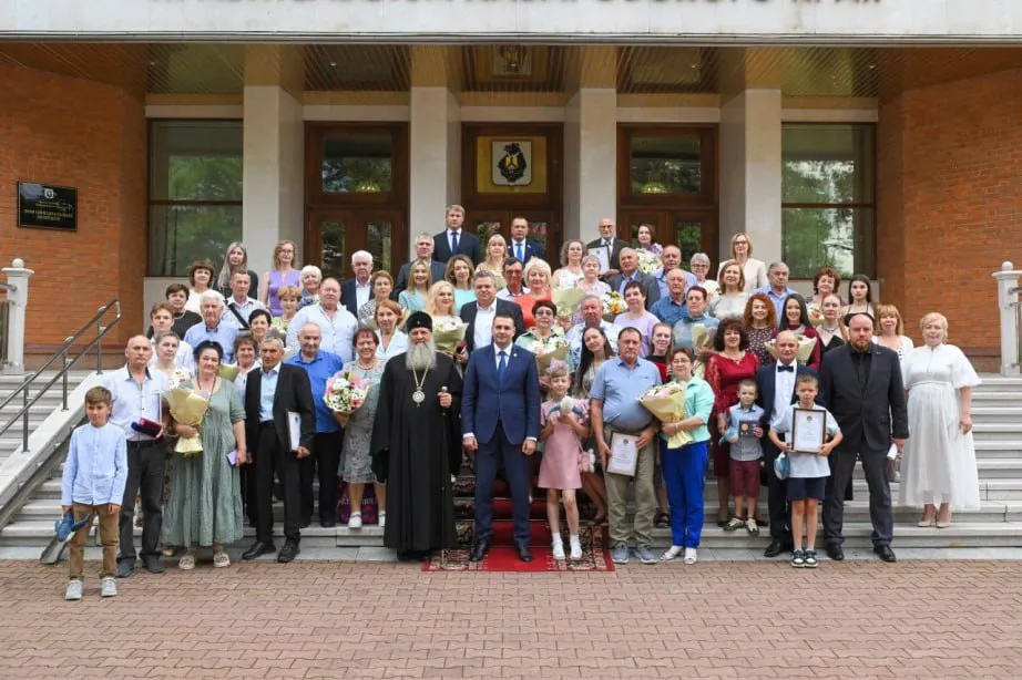 Торжественная церемония, посвященная Дню семьи, любви и верности, состоялась в Хабаровске