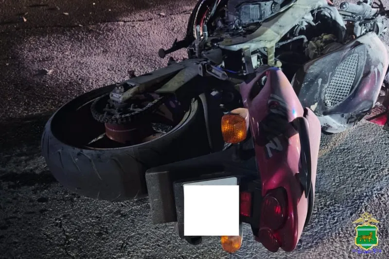 Три человека получили травмы в результате ДТП с мотоциклом и иномаркой в Биробиджане