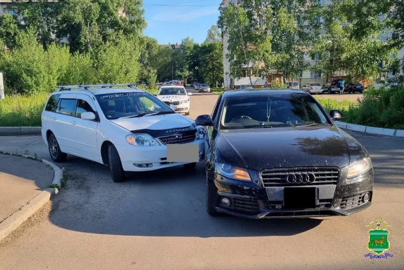 Не поделили дорогу: столкновение двух автомобилей в Биробиджане