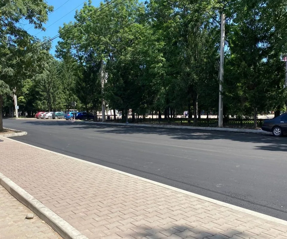 Долговечный асфальт укладывают на улице Ленина в Хабаровске