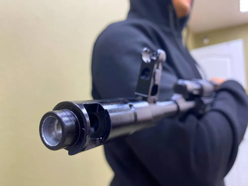 Расстрелял из пневматического пистолета соседа мужчина в Биробиджане