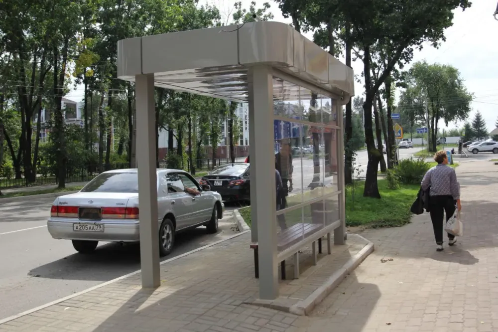 В Биробиджане задержан подросток за повреждение остановки