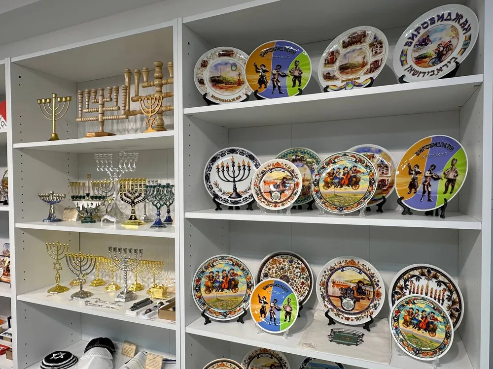 Уникальная сувенирная лавка открылась в Биробиджане в новом формате