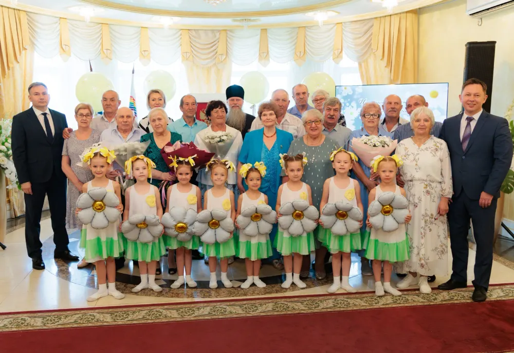 Удостоились медали «За любовь и верность» 8 семейных пар из ЕАО