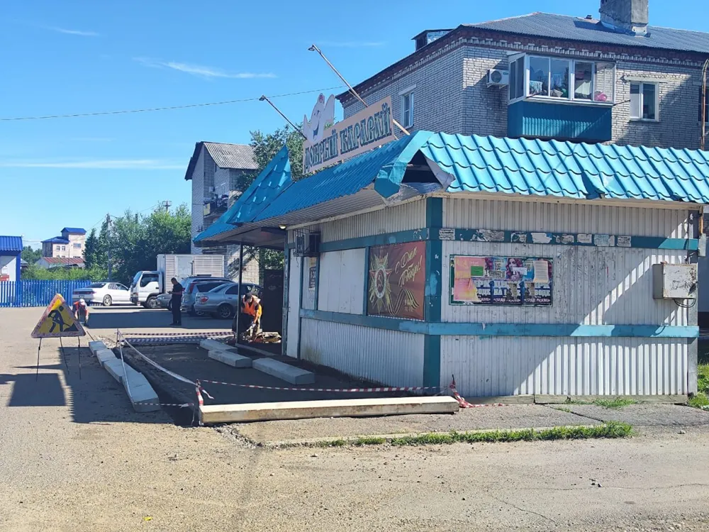 Модернизация посадочной площадки автобусной остановки началась в Птичнике ЕАО