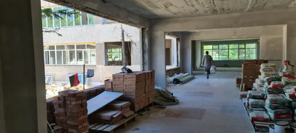 Ремонт лицея № 23 в Биробиджане продолжается по графику