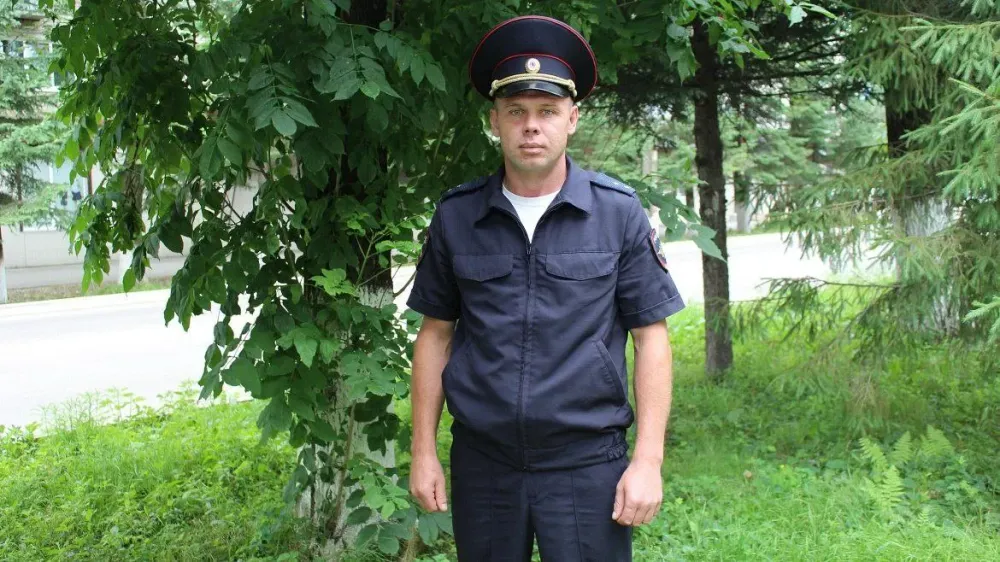 Полицейский спас девушку из болота в ЕАО