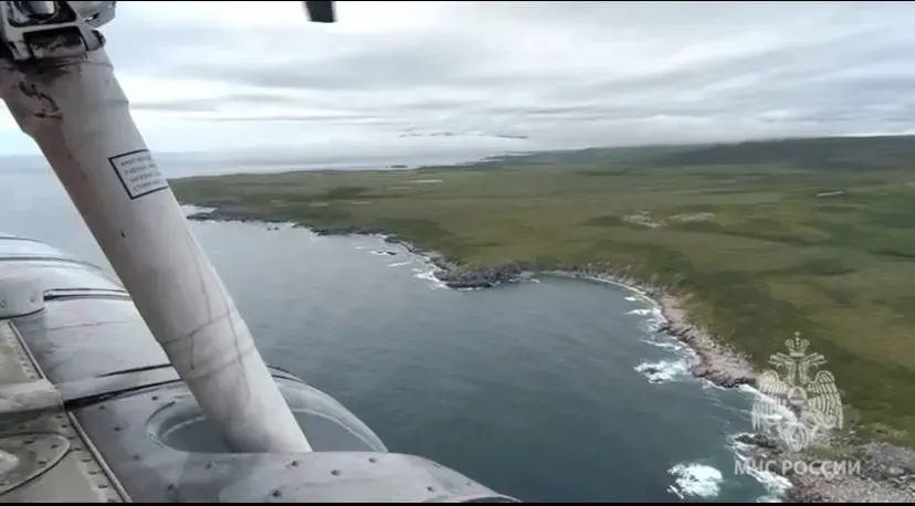 Спасатели работают на месте крушения вертолета в Хабаровском крае: выживших нет