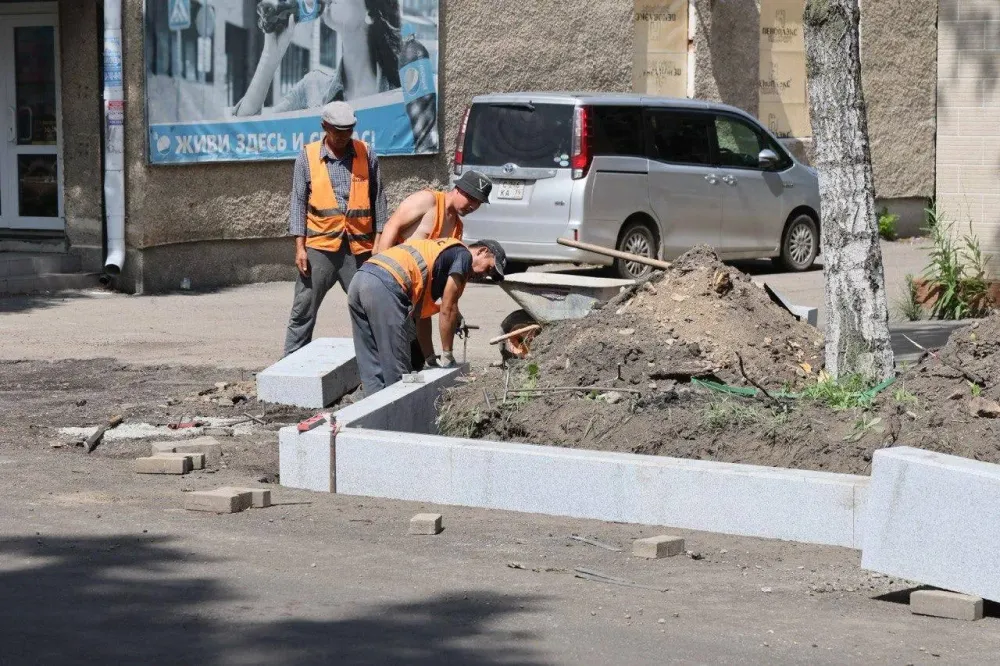 В ЕАО обновляют дороги и создают новые тротуары в городах и поселках региона
