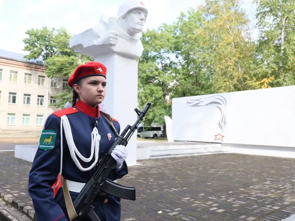 В почётный караул заступили юные жители ЕАО