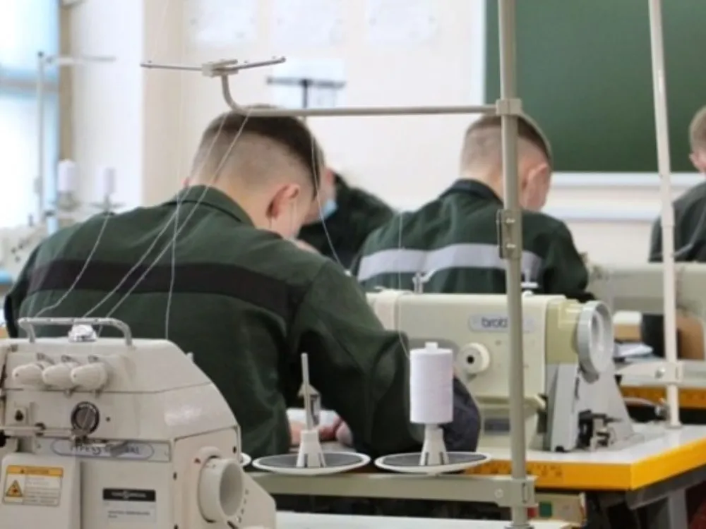 Осужденные ЕАО нашили постельного белья и бахил по госзаказам на 4 млн рублей