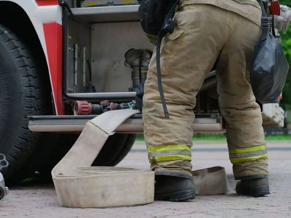 Мужчина уснул с сигаретой и едва не спалил квартиру в Биробиджане