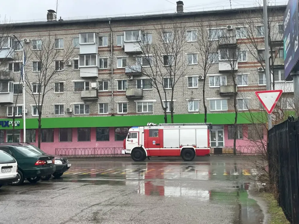 Не стали дожидаться хозяев и проникли в задымленную квартиру спасатели Биробиджана
