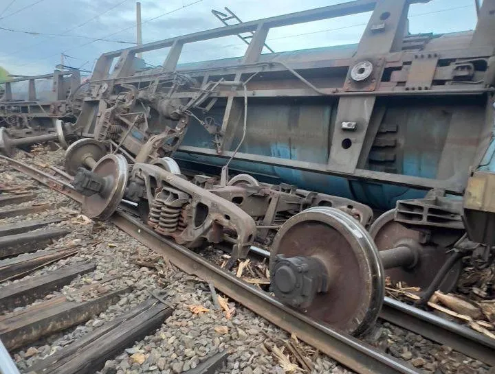 Возбуждено уголовное дело из-за схода с рельсов 5 цистерн с топливом в ЕАО