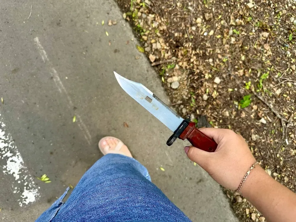 Пырнул ножом в живот и шею своего знакомого житель Хабаровского края