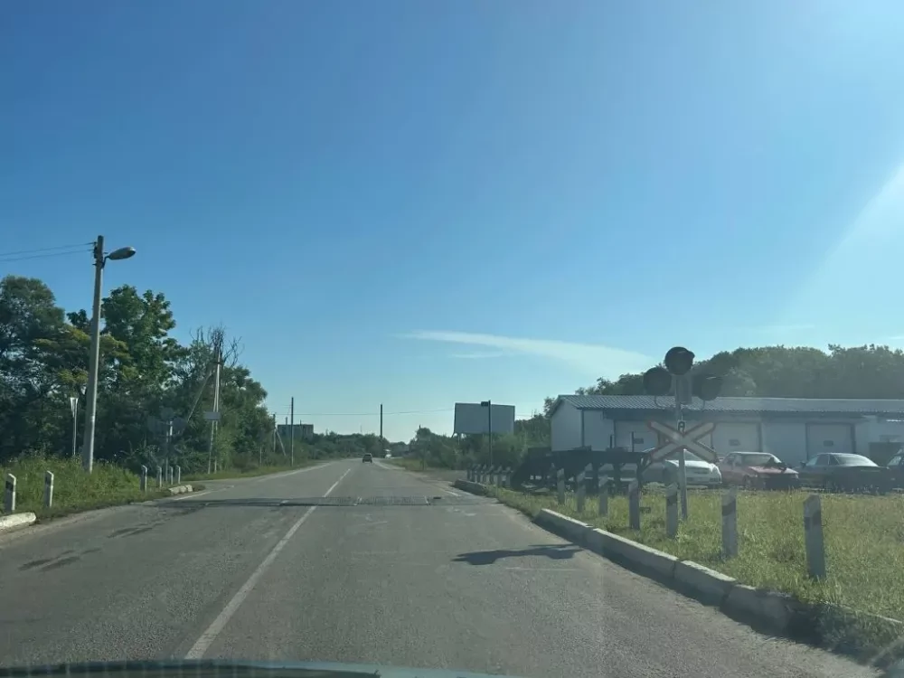 Ограничат движение на железнодорожном переезде на выезде из Биробиджана