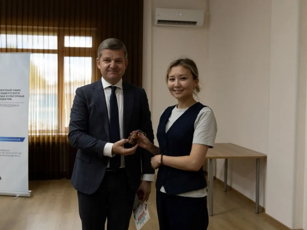 «Бирария» подарила колокольчики-обереги офисам ПФКИ в Москве и Биробиджане