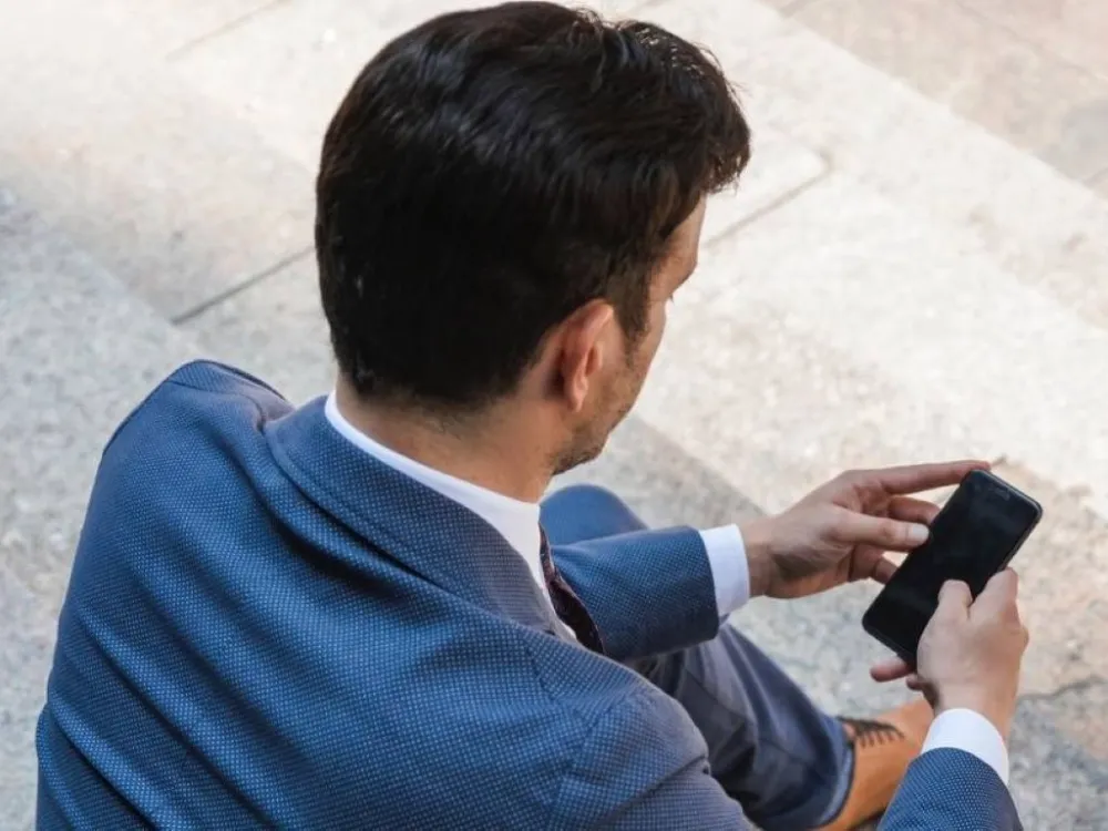 Продление договора с сотовым оператором обошлось в крупную сумму жителю Облучья