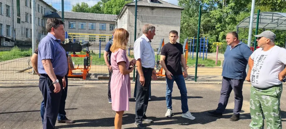 В Биробиджане обустраивают умную спортивную площадку у школы № 16