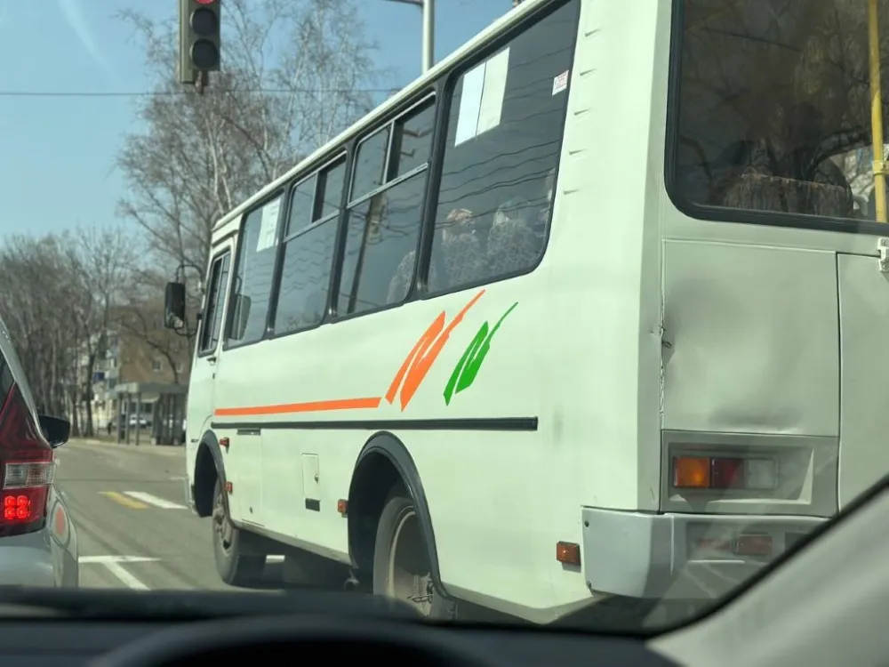 Мыла автобус и упала в яму кондуктор в Биробиджане