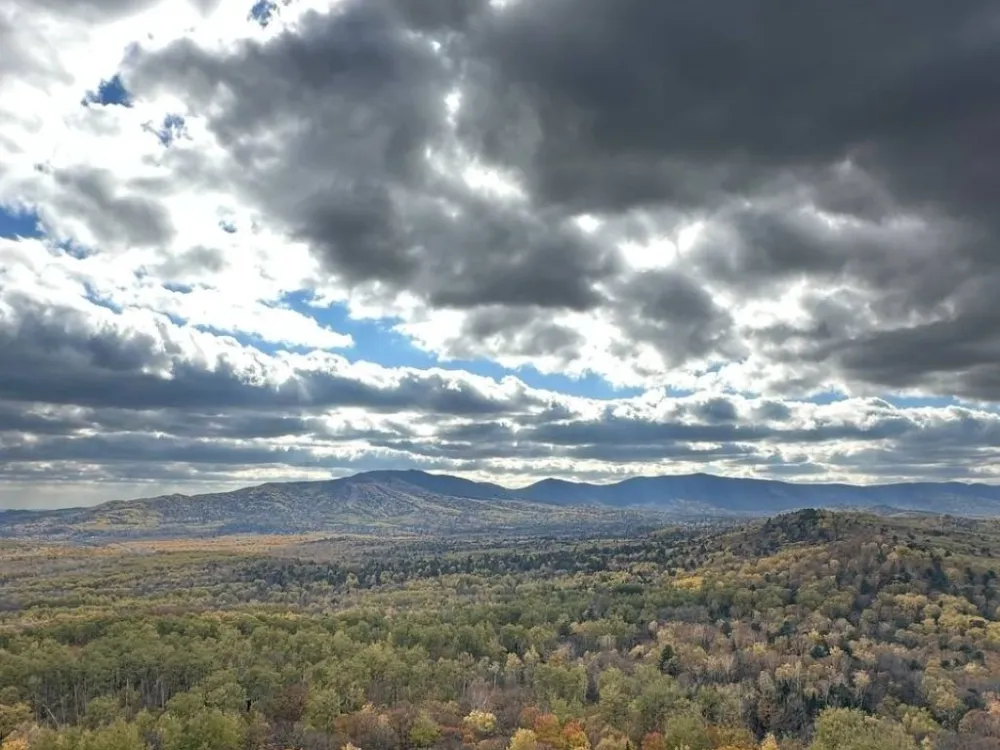 Погода на 17 октября: переменная облачность и слабая геомагнитная буря ожидаются в ЕАО