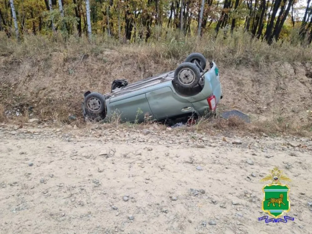 Автоледи и два её пассажира перевернулись на трассе в ЕАО