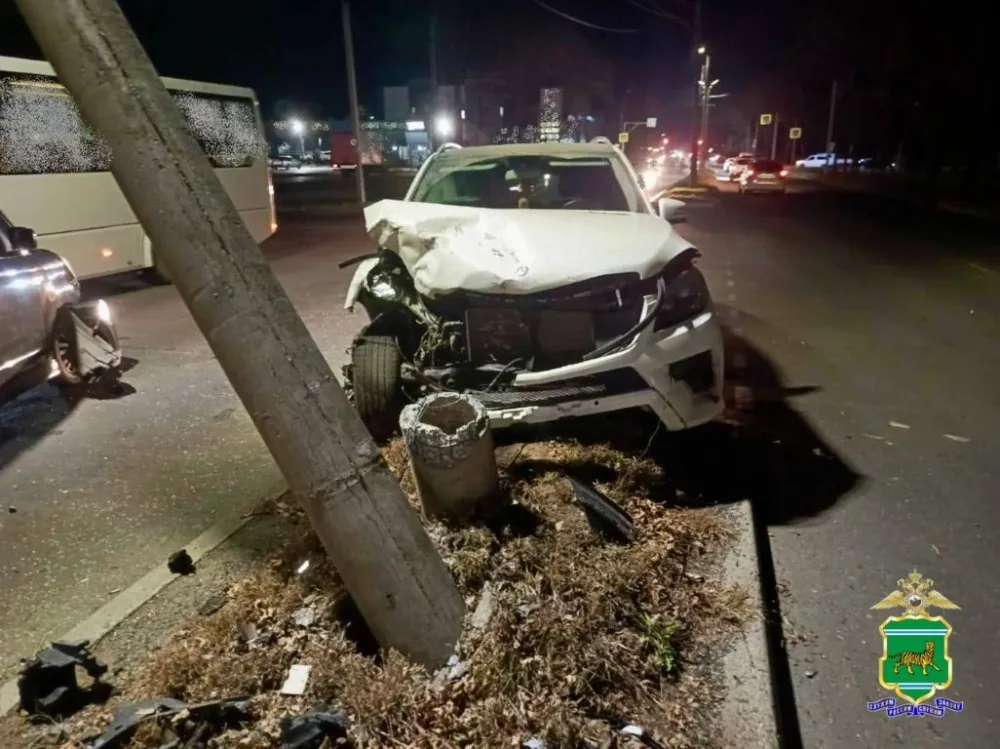 Люди, автомобили и столб пострадали в ДТП в ЕАО