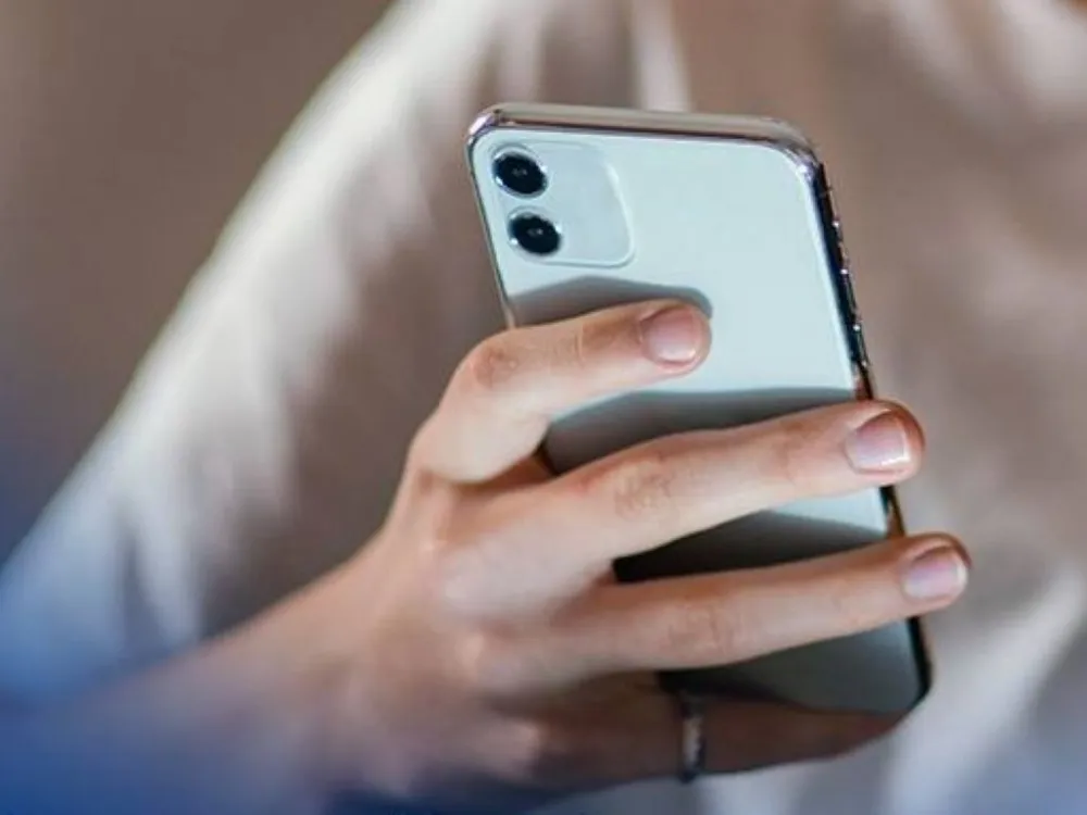 В Биробиджане студентка потеряла аккаунт на Госуслугах из-за SMS-мошенников