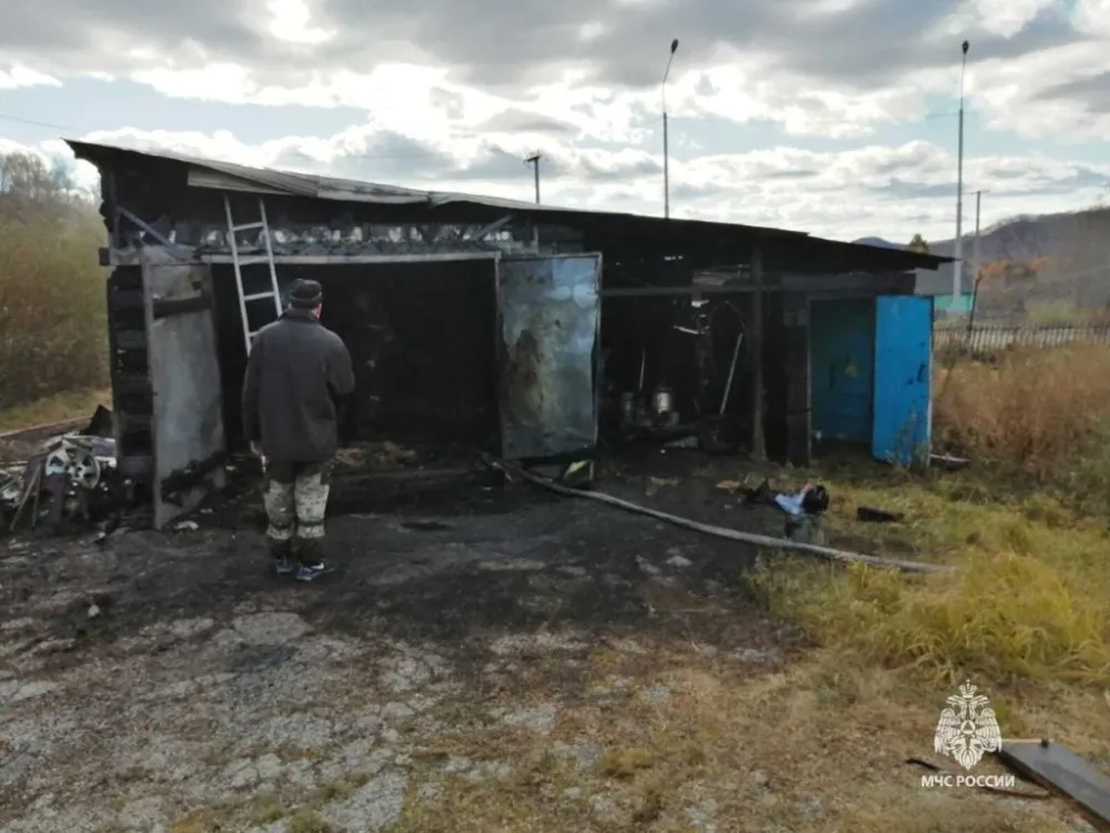 Бочки с бензином взорвались в сарае в ЕАО