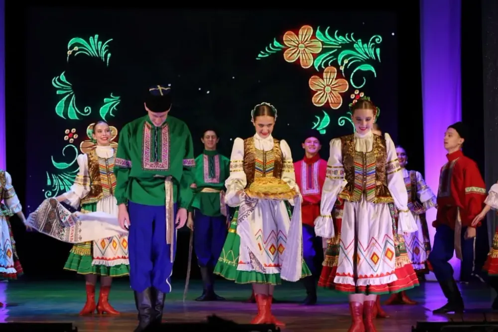 В Биробиджане торжественно отметили 85-летие школы №16 имени Николая Косникова