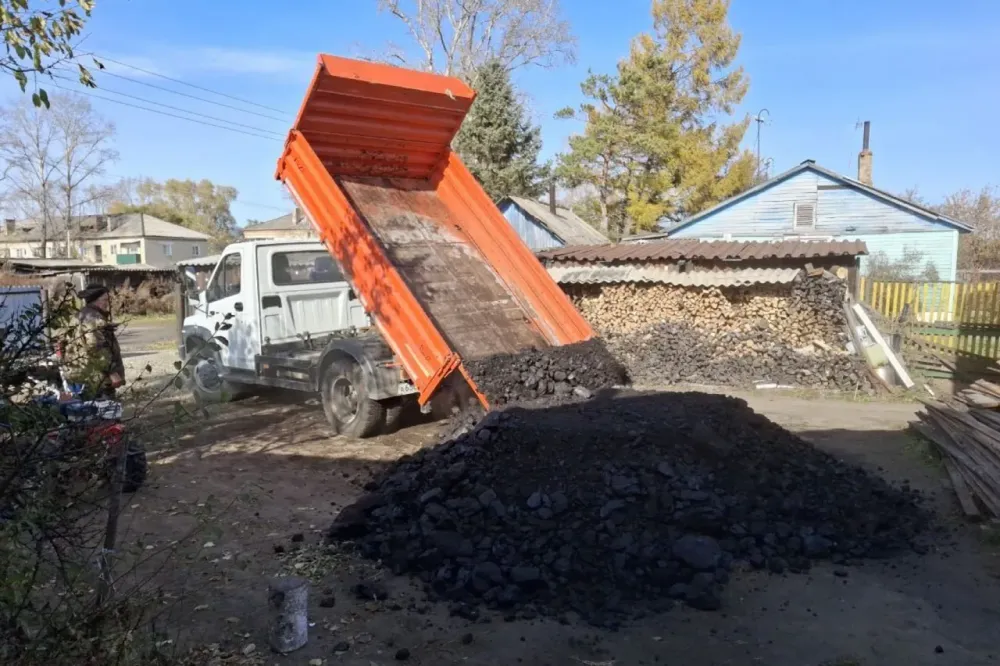 В ЕАО началась доставка угля и дров семьям участников СВО