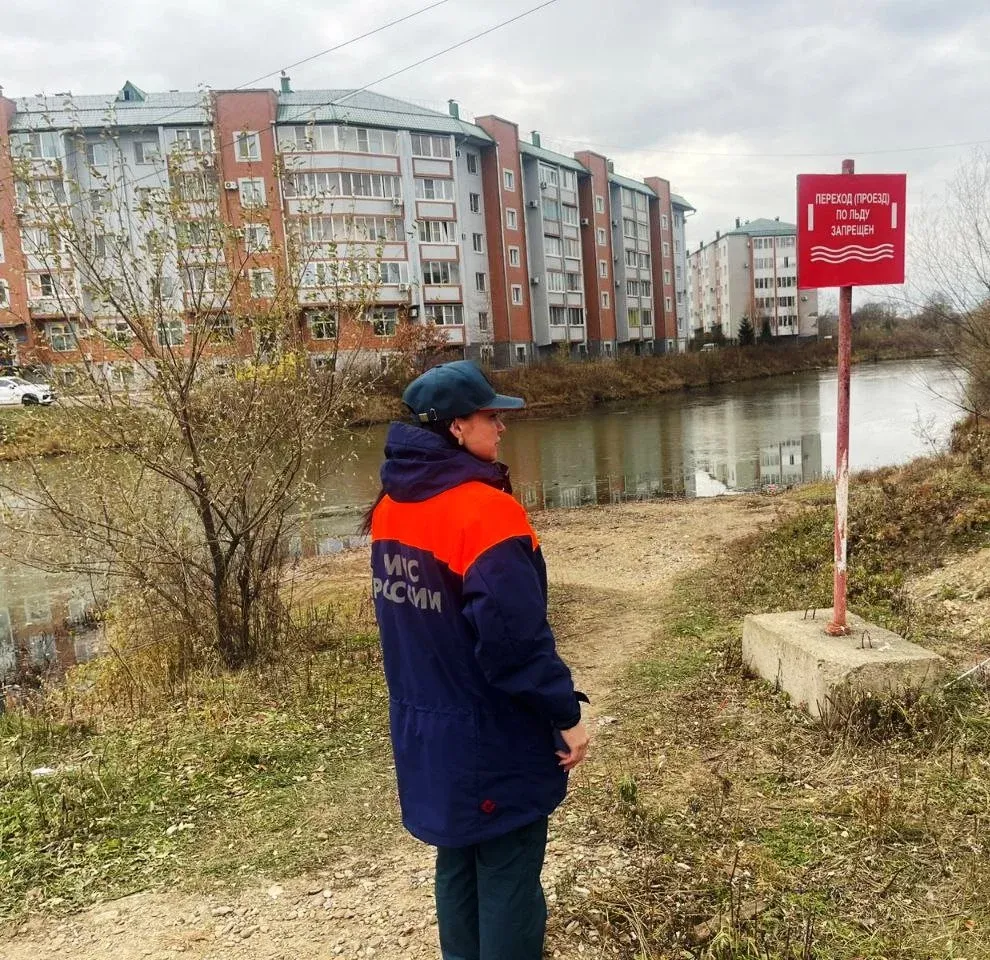 Сотрудники мэрии Биробиджана проверили наличие запрещающих знаков на водоемах города