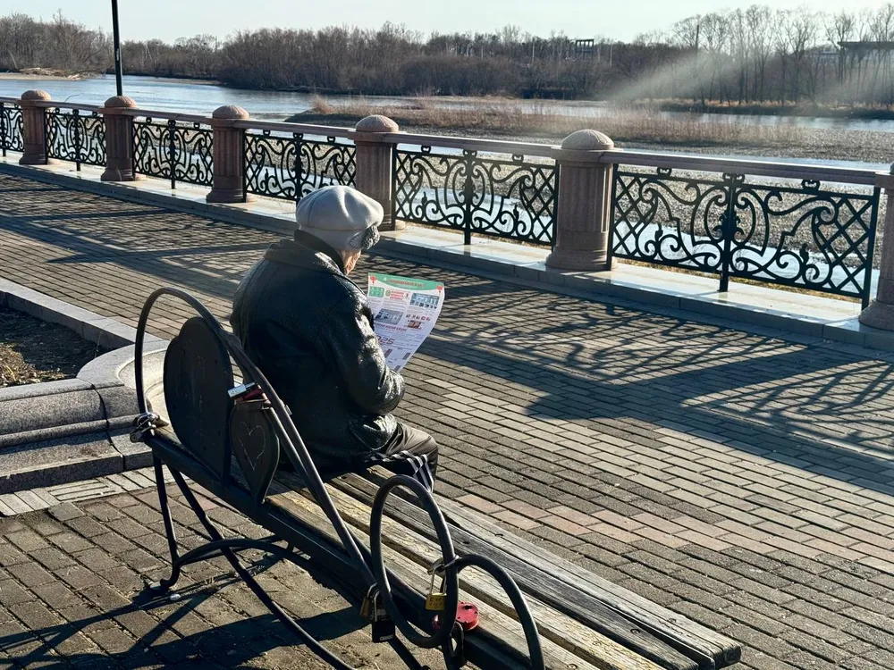 Спасатели вскрыли дверь, где три дня лежала без сознания пожилая биробиджанка
