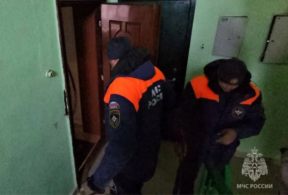 Труп мужчины нашли в запертой квартире в Биробиджане