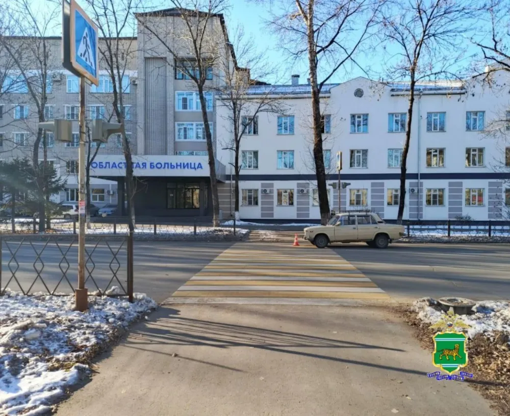 Пешехода сбили на «зебре» возле областной больницы в Биробиджане