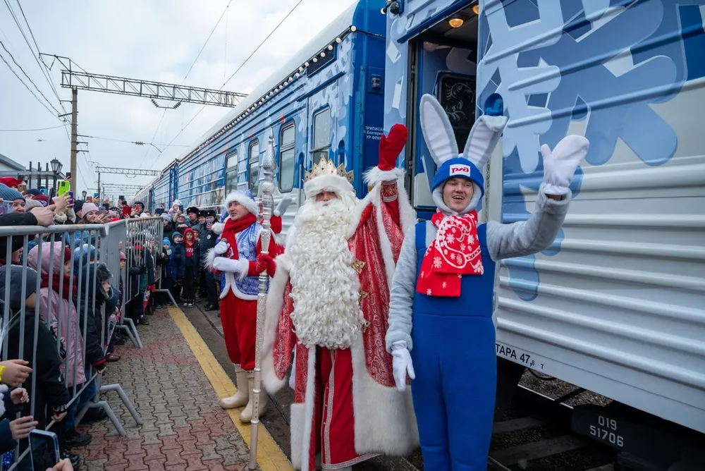 Бесплатное представление Деда Мороза увидят жители ЕАО на ж/д станции Известковая
