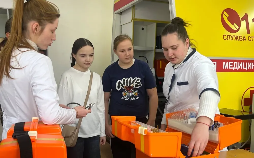 Более 500 школьников посетили профориентационные уроки в медколледже Биробиджана