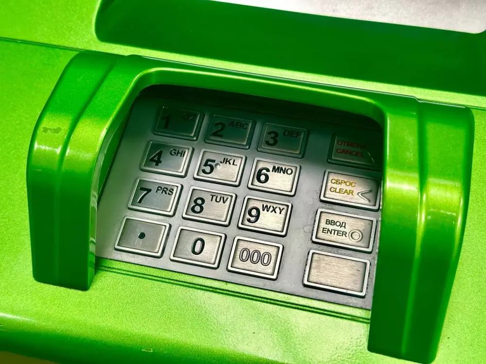 Биробиджанец лишился 1,7 млн рублей, поверив мошенникам от имени «Почты России» в ЕАО